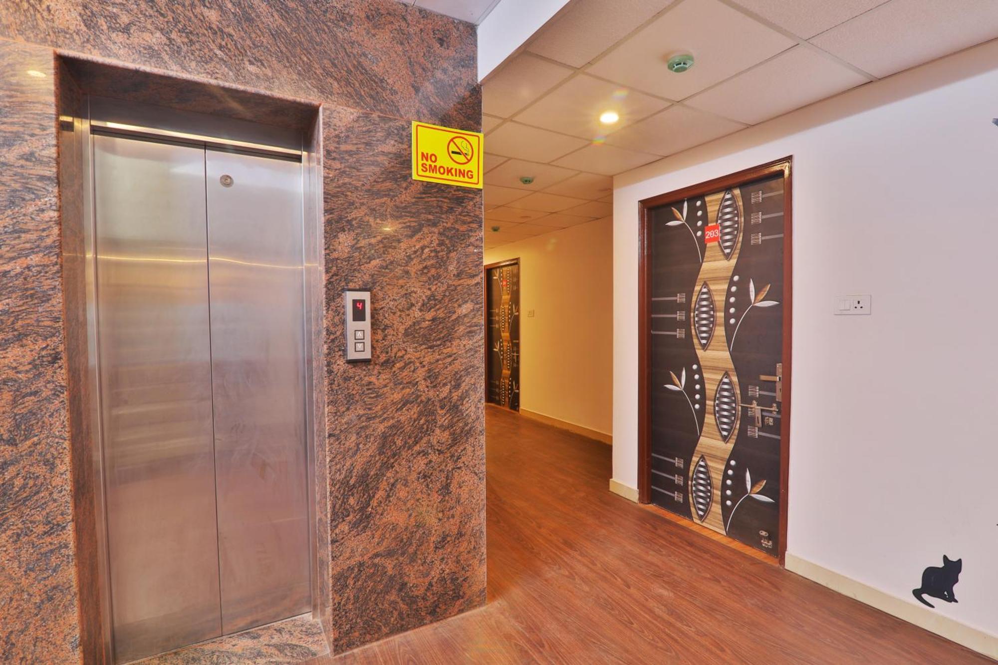 Divine Glory Hotel Lucknow Exteriör bild
