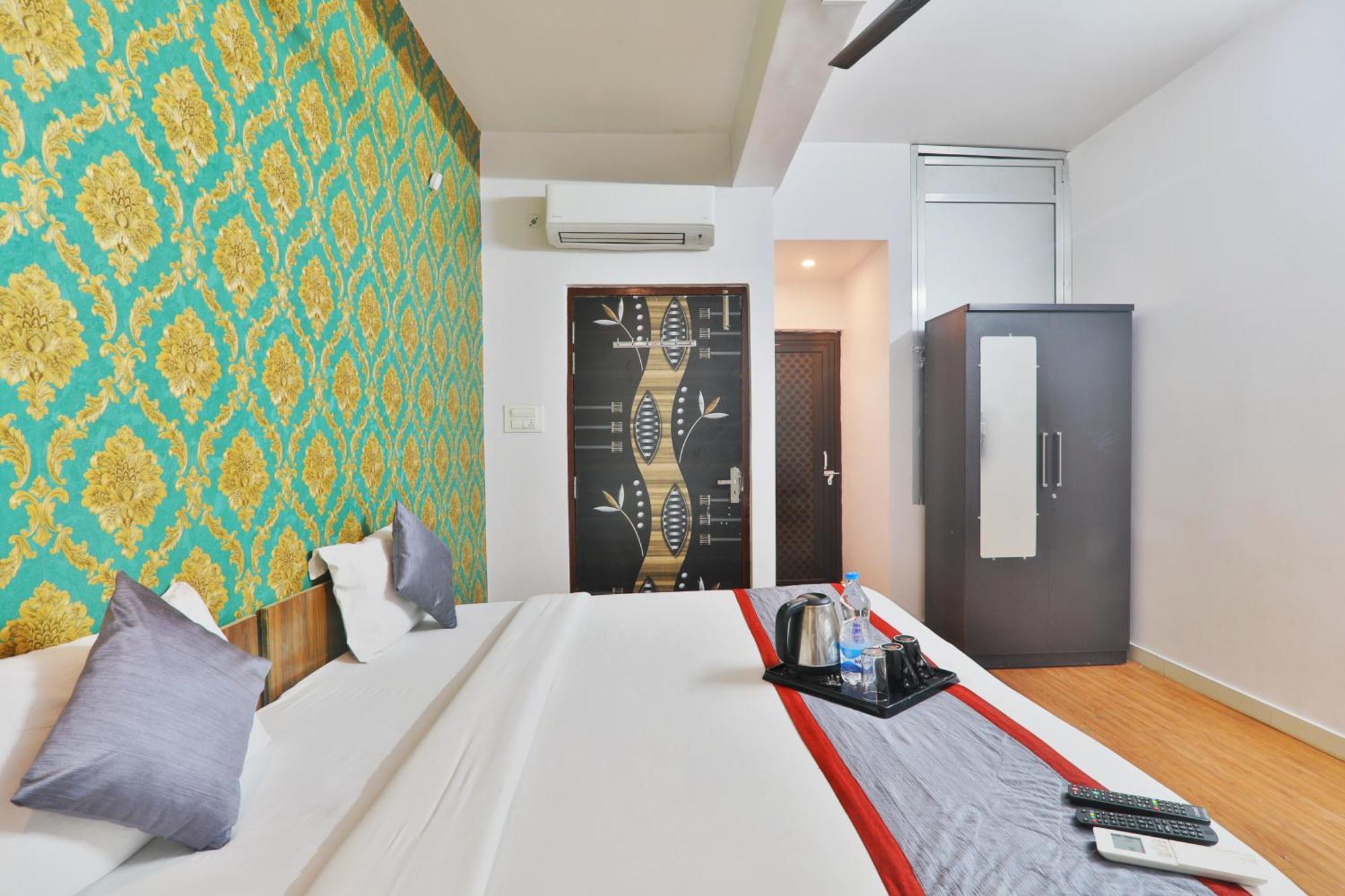 Divine Glory Hotel Lucknow Exteriör bild