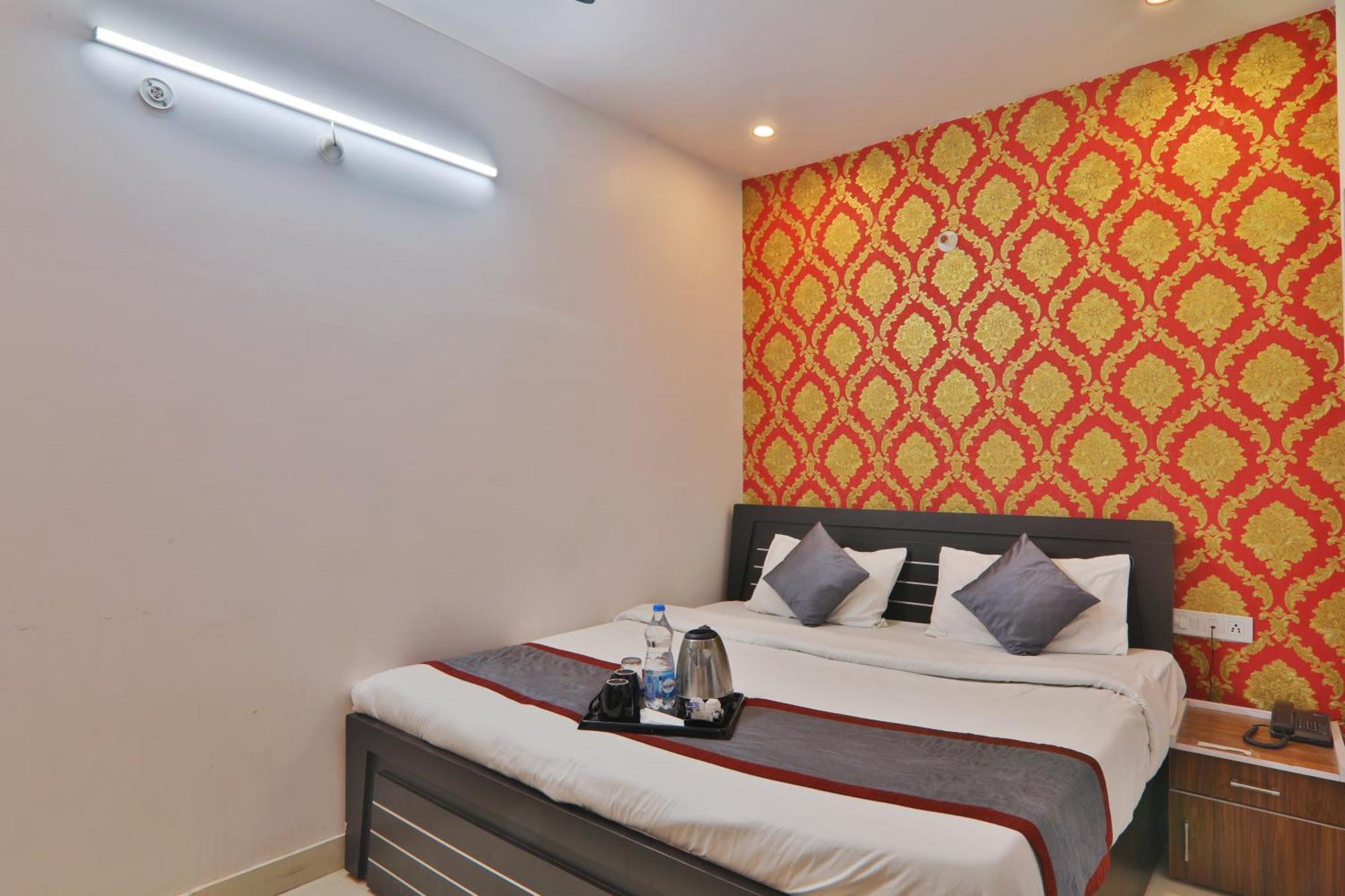 Divine Glory Hotel Lucknow Exteriör bild